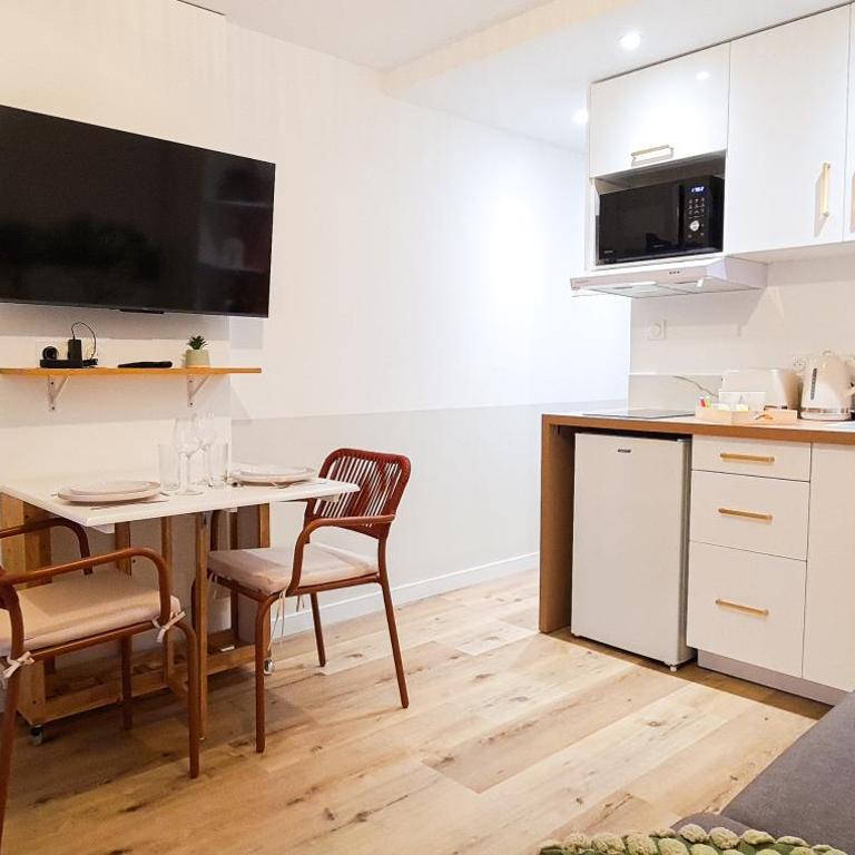 A L'ombre des Pins, Appartement neuf, élégant, Parking gratuit, Netflix, au calme à 100m de l'océan - Appartement 1 Chambre - 11