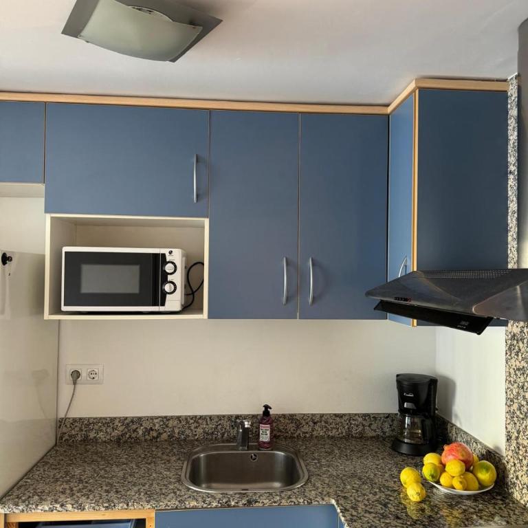 Apartamento planta baja con piscina en el edificio Royal Marine II - Two-Bedroom Apartment with Balcony - 3