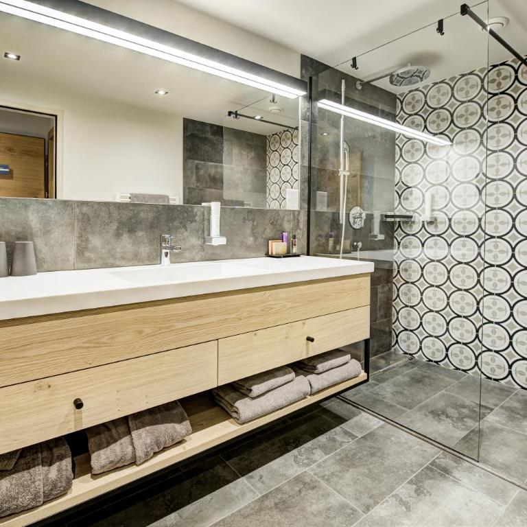 Hotel Gut Brandlhof - Doppelzimmer X-Large mit Balkon - 7
