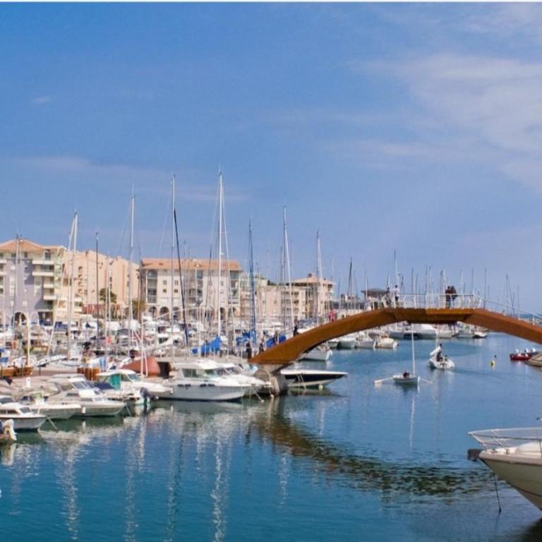 A 2 pas de la Mer - One-Bedroom Apartment - 11