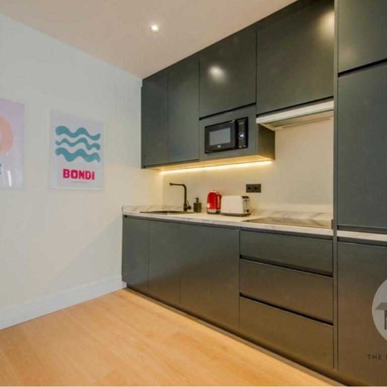 Malasaña única para 4, ven a San Bernardo 20 E3 - One-Bedroom Apartment - 8