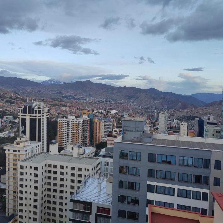 Departamento con vistas unicas, Paso a Embajadas, Sopocachi - Two-Bedroom Apartment - 8