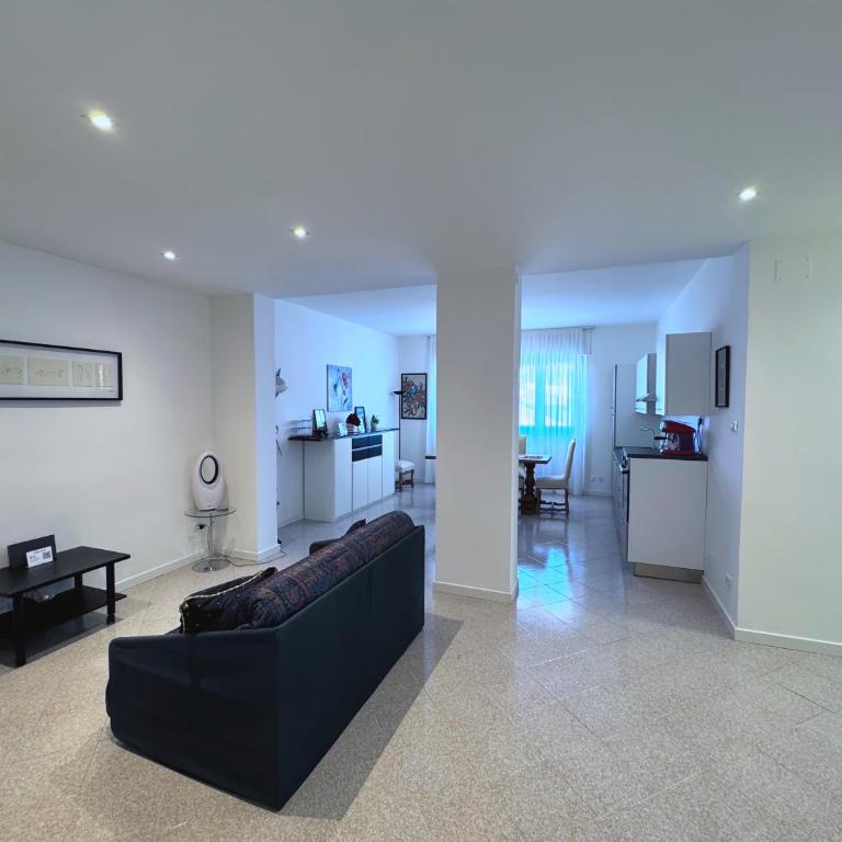 Vicino al Centro - Appartamento con 2 Camere da Letto - 2