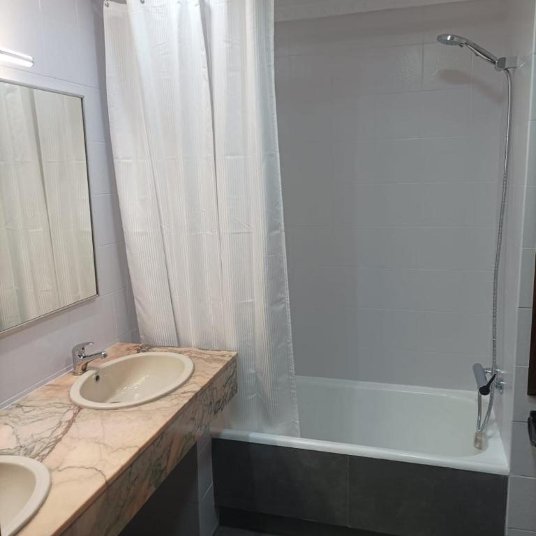 Club Nautic - Apartment with Balcony - 26