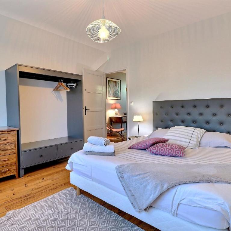 Maison de caractere- centre- plage à pied - bord de mer - Four-Bedroom House - 14