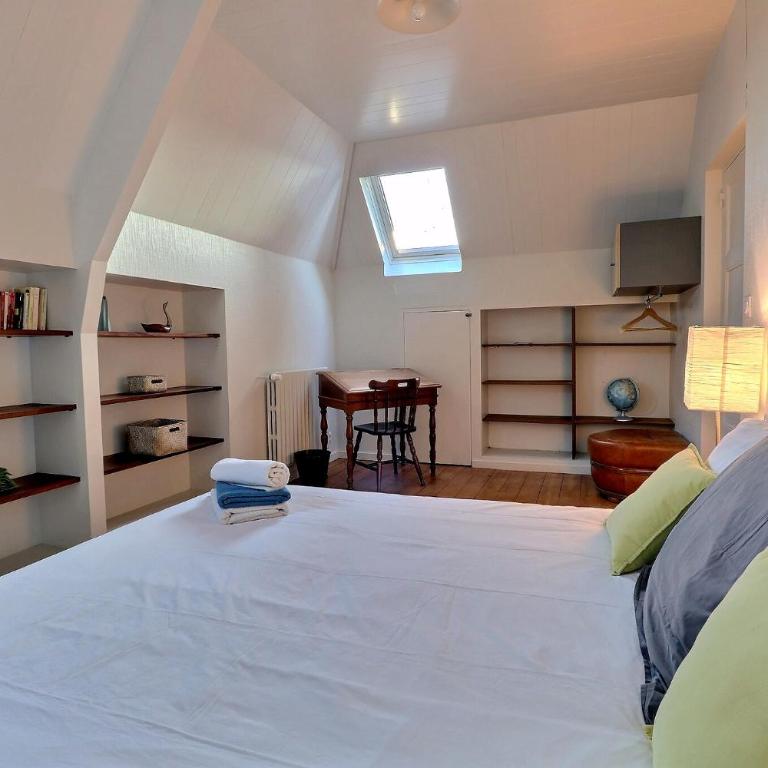 Maison de caractere- centre- plage à pied - bord de mer - Four-Bedroom House - 13