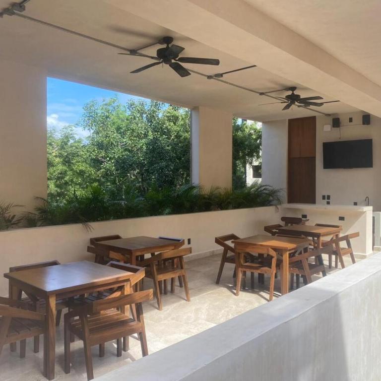 Unique PH 3 rooms sunset terrace in AZ Premium - Three-Bedroom Apartment - 2