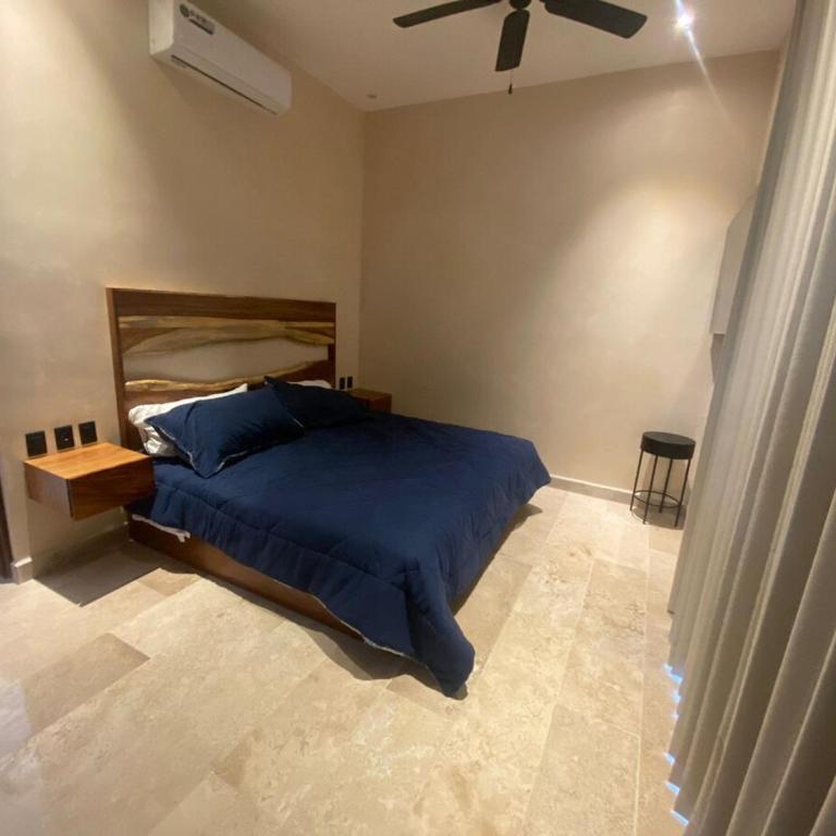 Unique PH 3 rooms sunset terrace in AZ Premium - Three-Bedroom Apartment - 9
