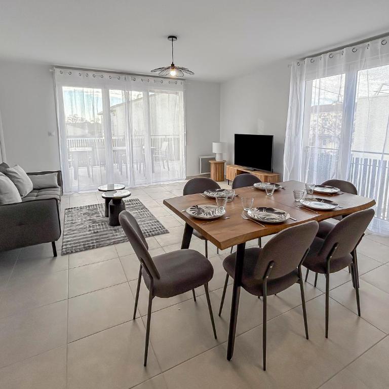 Grande Terrasse & Parking - à Vias - Appartement 3 Chambres - 44