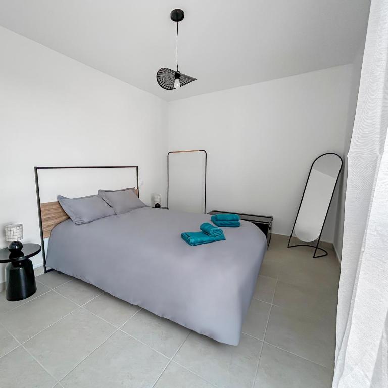 Grande Terrasse & Parking - à Vias - Appartement 3 Chambres - 51