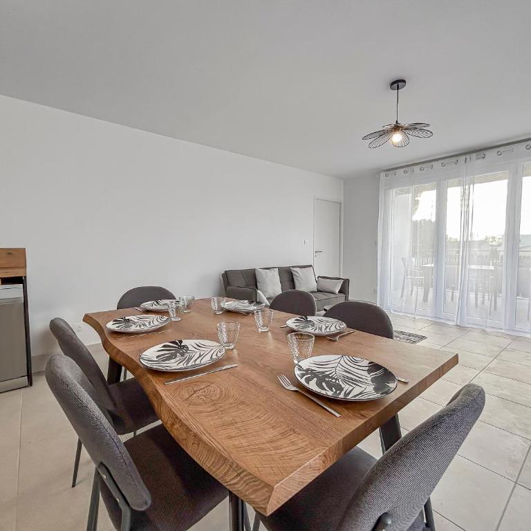 Grande Terrasse & Parking - à Vias - Appartement 3 Chambres - 42