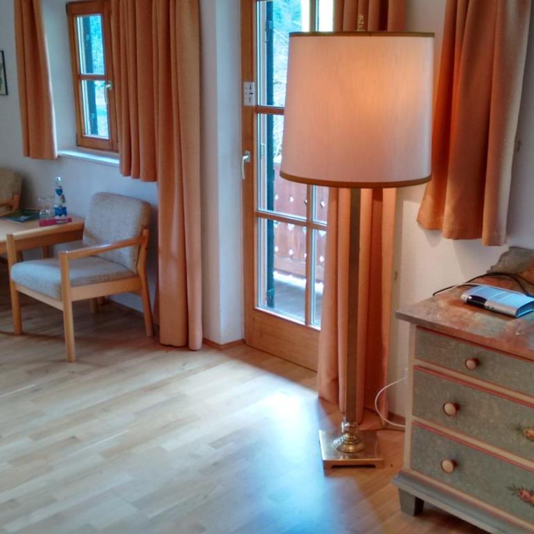 Alpengasthof Madlbauer - Doppel-/Zweibettzimmer mit Balkon - 6