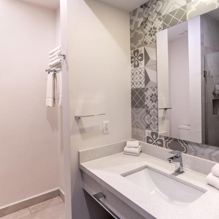 Laguna Shores Resort - Standard Double Room - 3