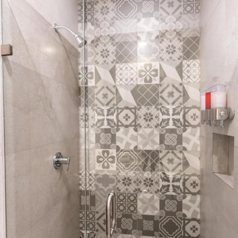 Laguna Shores Resort - Standard Double Room - 4