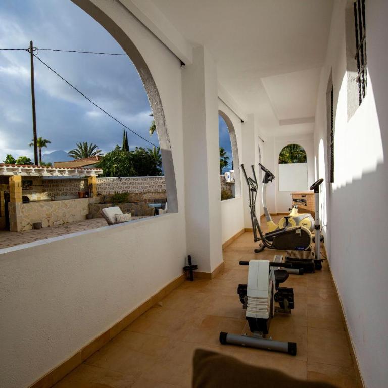 Beautiful open 3 bed apartment - Three-Bedroom Apartment - 33