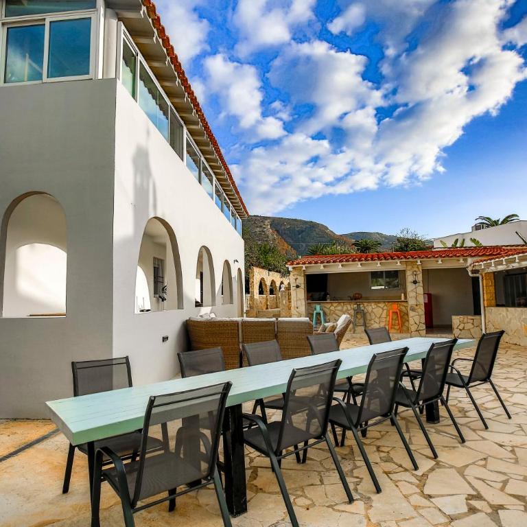 Beautiful open 3 bed apartment - Three-Bedroom Apartment - 46