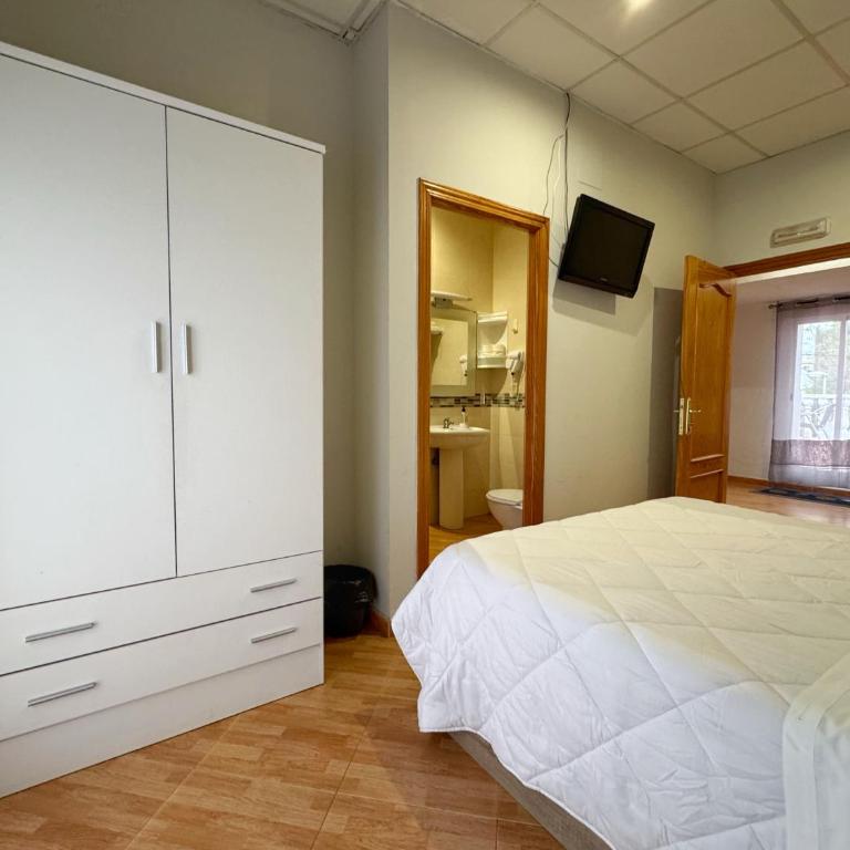 Hostal El Brillante - Alojamientos El Duque - Habitación Doble con baño privado - 11