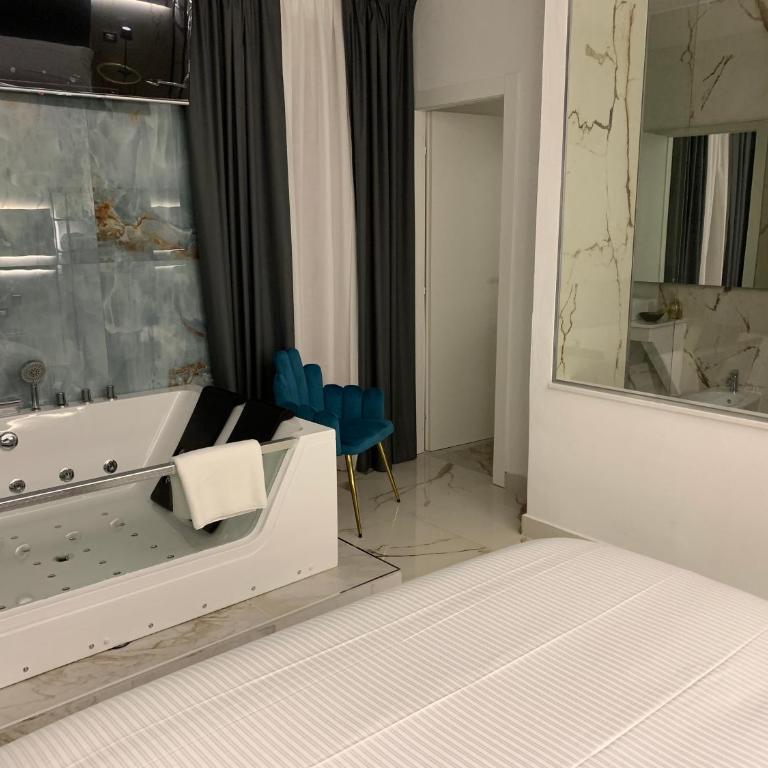 Bellini Luxury Suite Superior - Suite with Hot Tub - 1