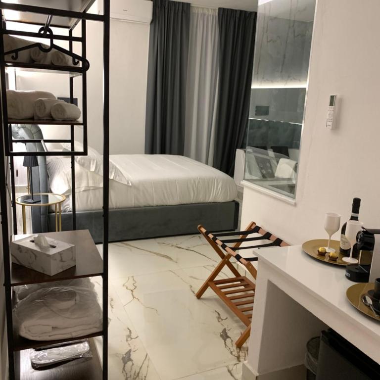 Bellini Luxury Suite Superior - Suite with Hot Tub - 4