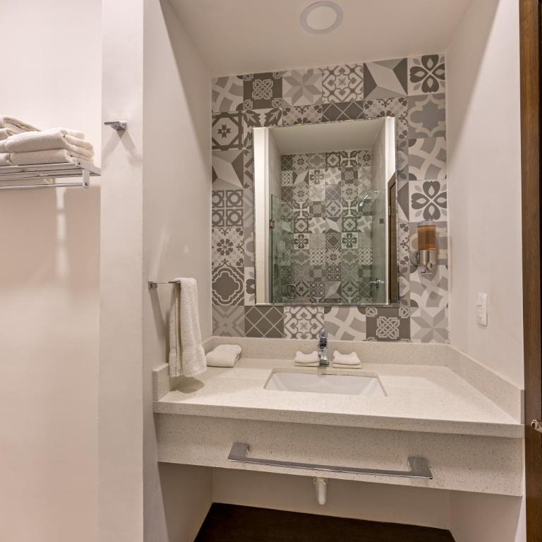 Laguna Shores Resort - King Room with Balcony - 5