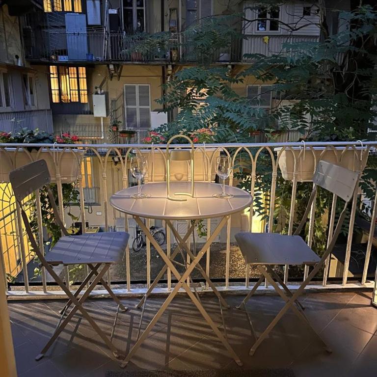 Casa Maria - Quiet Courtyard Apartment near Porta Nuova Station & City Center - Appartamento con 2 Camere da Letto e Balcone - 1