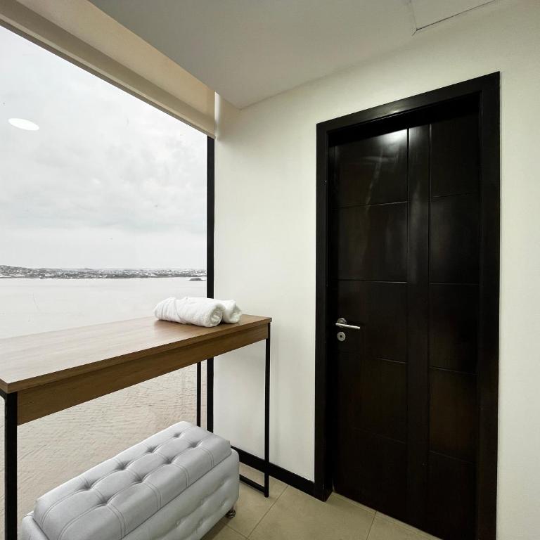 Suite Esquinera con Vista al Rio Puerto Santa Ana, Guayaquil - One-Bedroom Premium Apartment - 5