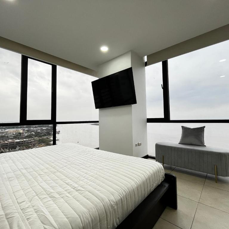 Suite Esquinera con Vista al Rio Puerto Santa Ana, Guayaquil - One-Bedroom Premium Apartment - 12
