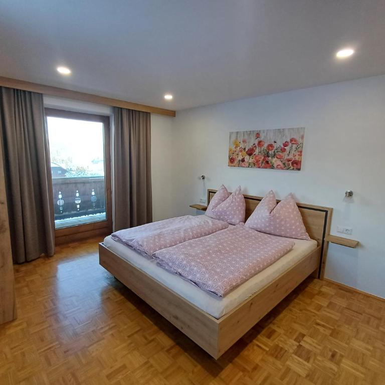 Ferienwohnungen Guglhof Mariapfarr - Apartment mit 3 Schlafzimmern und Balkon - 6