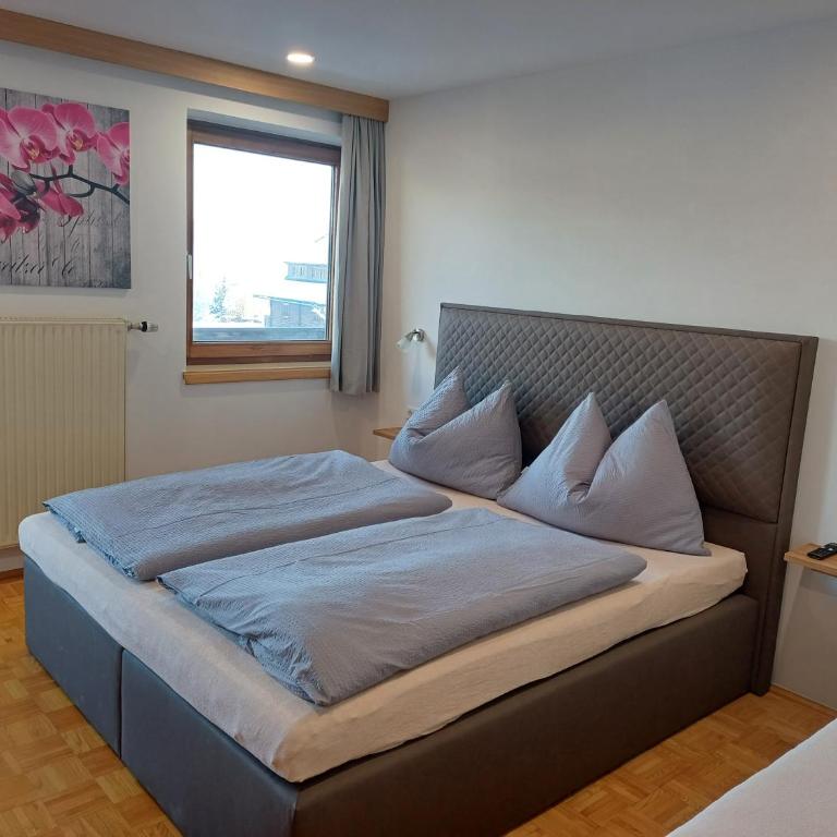 Ferienwohnungen Guglhof Mariapfarr - Apartment mit 3 Schlafzimmern und Balkon - 8