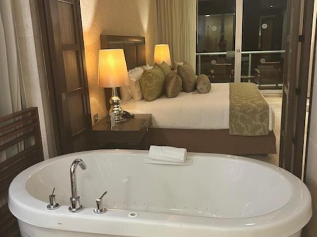2 Bedroom Luxury Condo - Apartamento de 2 dormitorios - 3