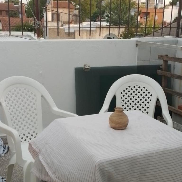Amplio departamento 3 ambientes - Apartamento de 2 dormitorios - 4