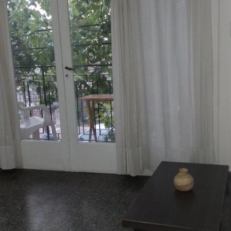Amplio departamento 3 ambientes - Apartamento de 2 dormitorios - 15