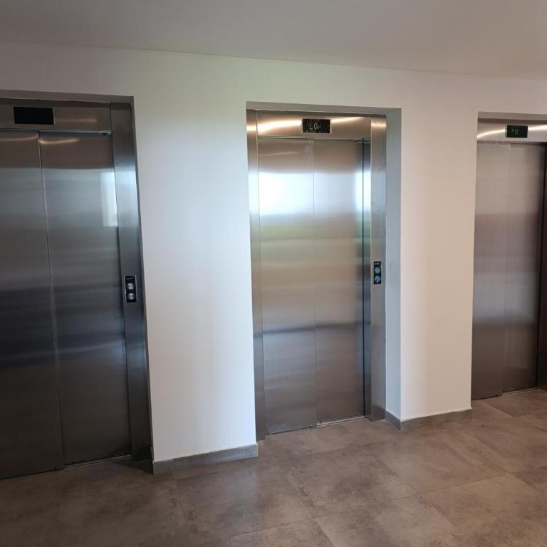 Dpto a estrenar zona Norte frente a Univalle 7mo anillo - Apartamento de 1 dormitorio - 43