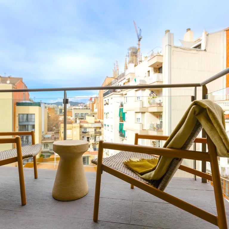 The Diagonal Sagrada by Sweett - Three-Bedroom Apartment - 4