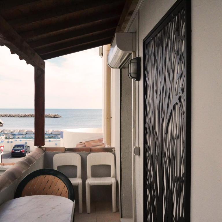 Hôtel Le Dauphin Bleu - Chambre Double Standard avec Salle de Bains et Terrasse - 4