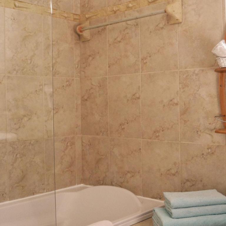 Hôtel Le Dauphin Bleu - Chambre Triple Supérieure avec Salle de Bains - Vue sur Mer - 3