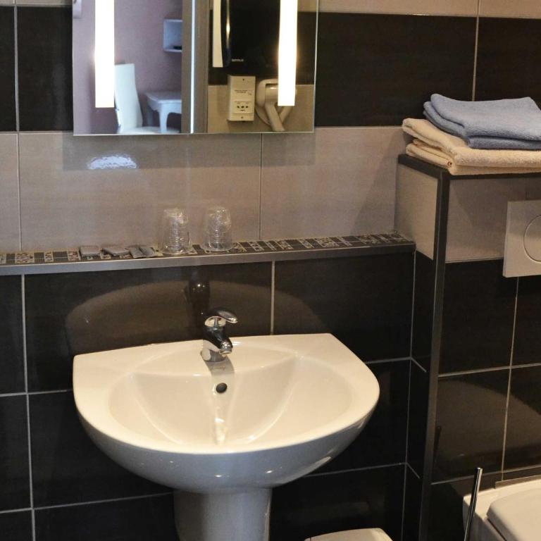 Hôtel Le Dauphin Bleu - Chambre Double Premium avec Salle de Bains - Vue sur Mer - 6