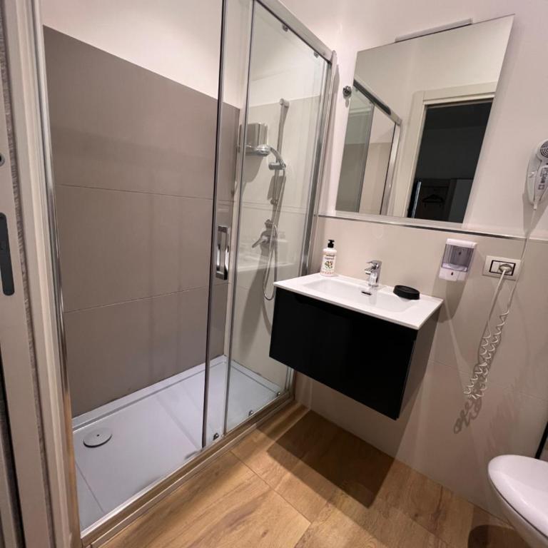 Handy - Deluxe King Room - 4