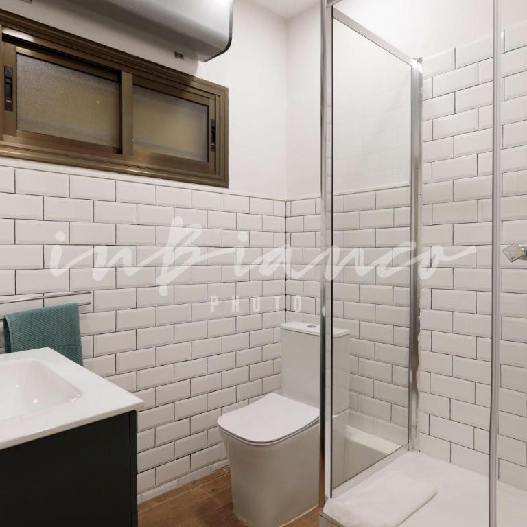 Be Barcelona Plaza Catalunya - Six-Bedroom Apartment - Balmes, 23 - 28