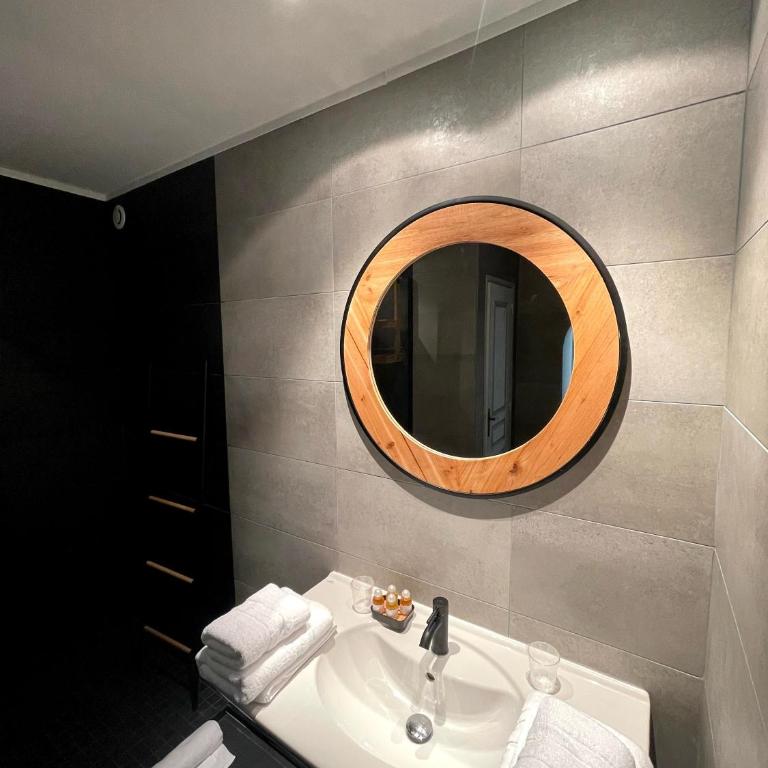 Le mas de Camassade - Suite Lit King-Size - Vue sur Piscine - 1