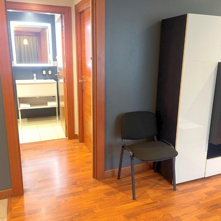 Hotel Apartamentos San Fermín Pamplona - Family Room - 2