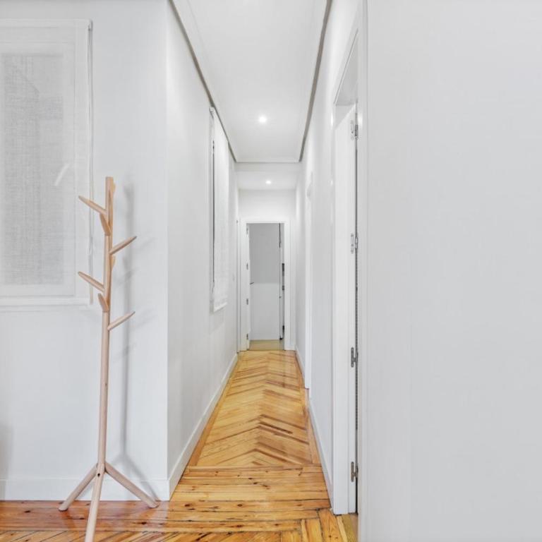 Refurbished and Bright-4Bedrooms 2Bathrooms - Goya - Apartment - 24