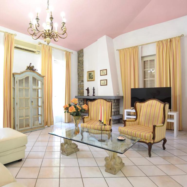 Gorgeous Home In Viareggio With Kitchen - Three-Bedroom Vacation Home - 1