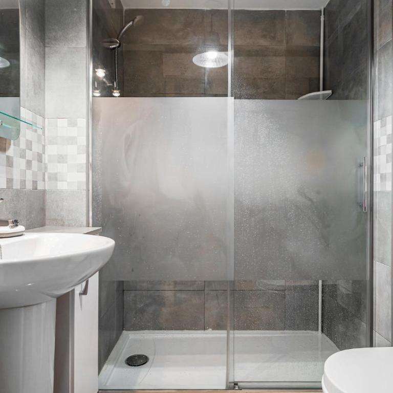 Nice Apartment In Almuñécar With Wifi - Two-Bedroom Apartment - 6