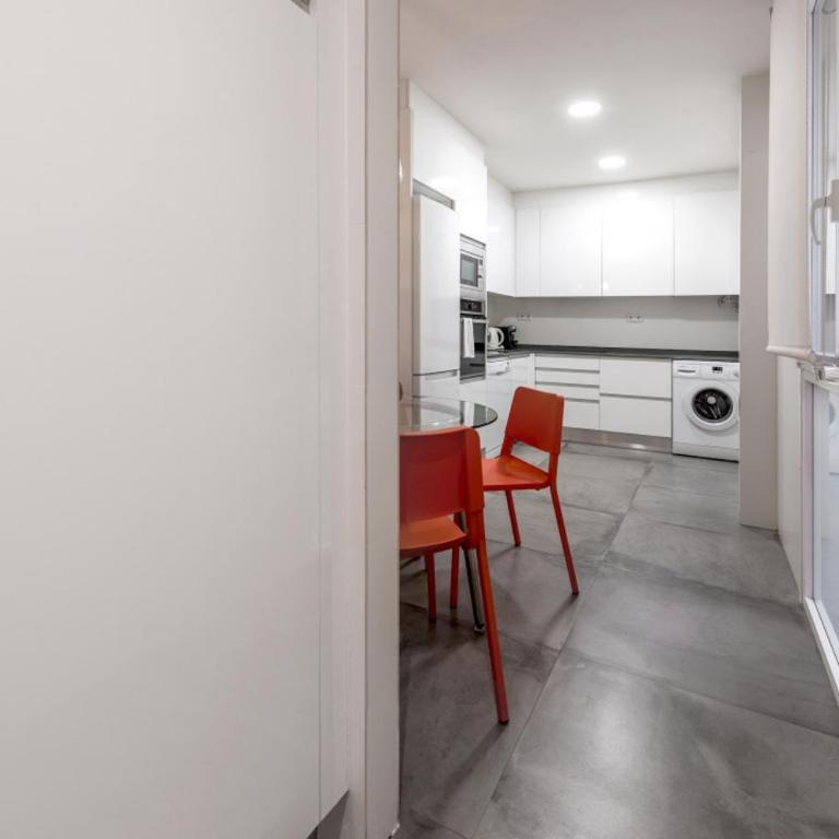 Modern Refurbished - 3Bedrooms 2Bathrooms - Goya - Three-Bedroom Apartment - 2