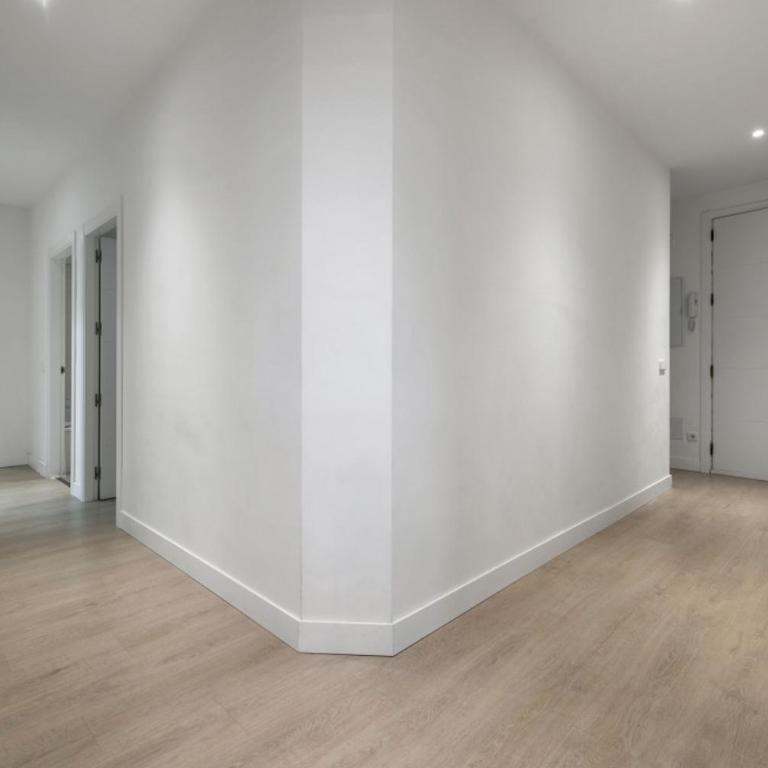 Modern Refurbished - 3Bedrooms 2Bathrooms - Goya - Three-Bedroom Apartment - 12
