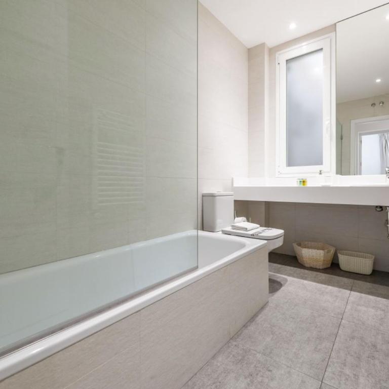 Modern Refurbished - 3Bedrooms 2Bathrooms - Goya - Three-Bedroom Apartment - 19