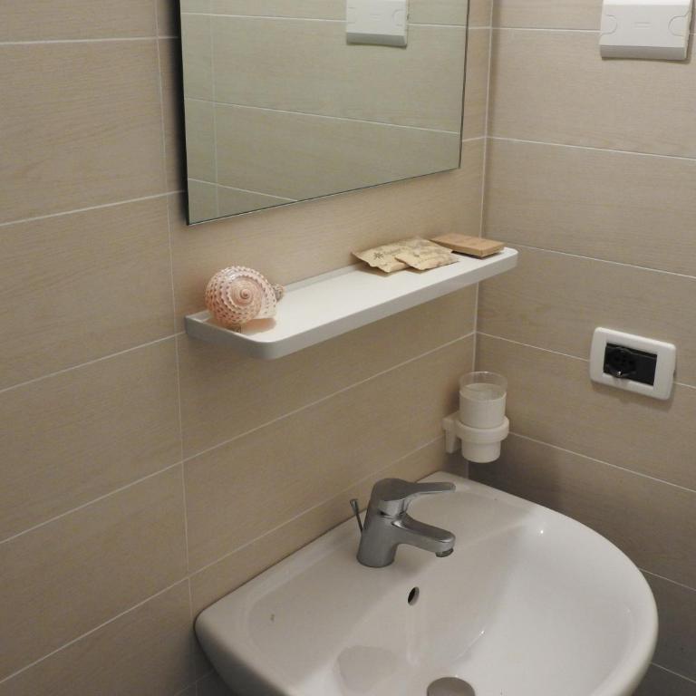 Hotel Haarlem - Camera Matrimoniale/Doppia con Letti Singoli con Bagno Privato - 3