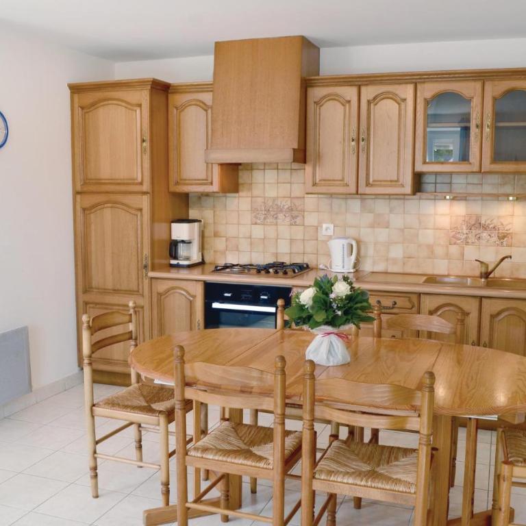 Gorgeous Home In Carnac With Kitchen - Maison de Vacances 3 Chambres - 3