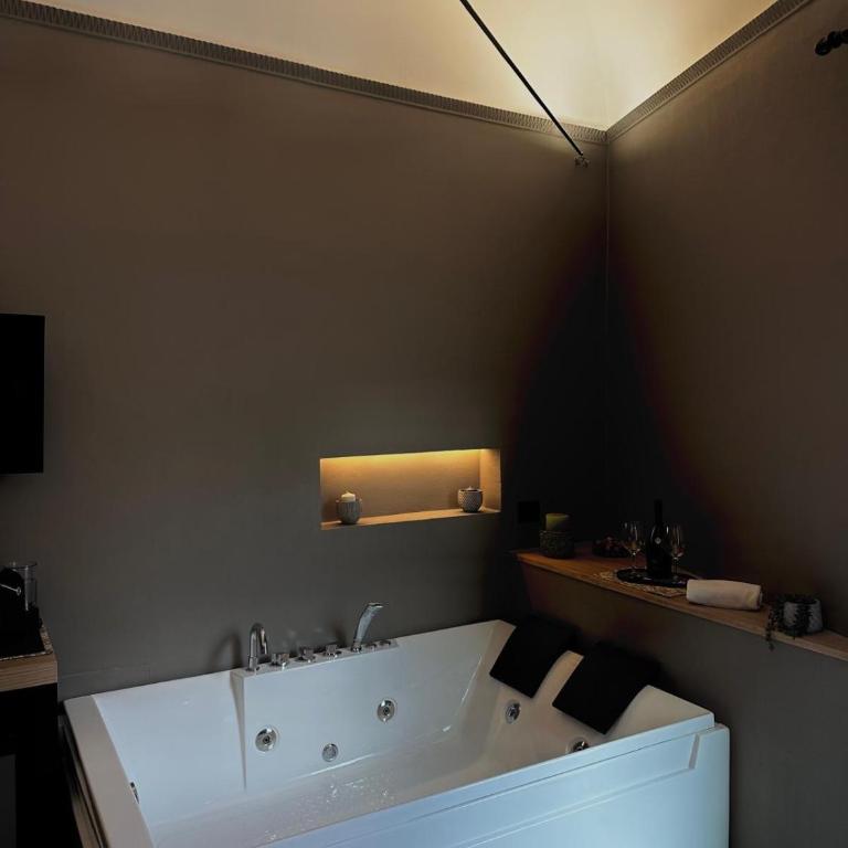 L'Opera - Luxury Apartment - Triple Room with Bath - 7
